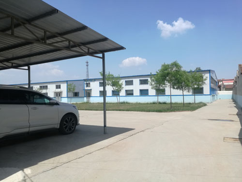 德州健之源地處魯西北平原，毗鄰黃河故道森林公園，生產(chǎn)條件環(huán)境優(yōu)越，擁有現(xiàn)代化的廠房，標準化的生產(chǎn)車間，公司擁有三證：SC食品生產(chǎn)許可證、GMP證、食品出口生產(chǎn)企業(yè)證書，生產(chǎn)過程中采用ISO22000管理體系進行科學管理，并擁有近十年的生產(chǎn)加工經(jīng)驗，產(chǎn)品口感、湯色、功效等各項指標均能達到客戶滿意，生產(chǎn)采用全自動帶線帶牌袋泡茶包裝機生產(chǎn)線，有全套的粉碎和超微粉碎、分篩、烘干、滅菌、制粒、制袋等設(shè)備，科學的生產(chǎn)工藝和嚴格規(guī)范的滅菌殺毒技術(shù)。